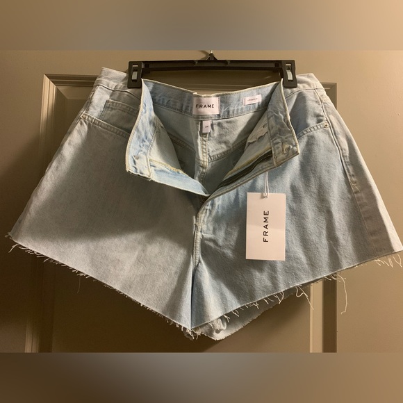 New with tag Frame Denim Mid Rise Le Bridgette Two Tone Shorts. Retail $198 - Picture 4 of 10
